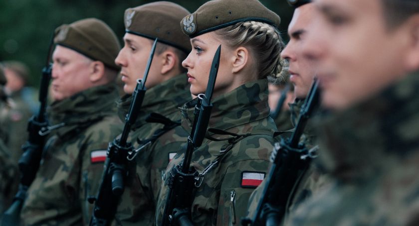 Przysięgali w koszarach. 14 mieszkańców pow. ciechanowskiego wśród nowych Terytorialsów [zdjęcia]
