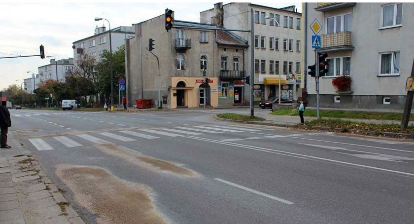 16-latek miał dojeżdżać motorowerem do szkoły. Spowodował duże zagrożenie w centrum Ciechanowa