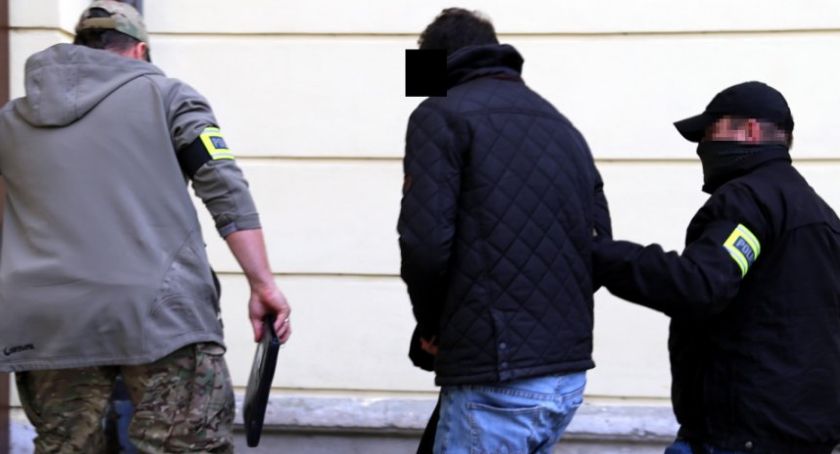 Groził, że podłoży bombę w ministerstwie. To 20-latek z naszego regionu [wideo/zdjęcia]