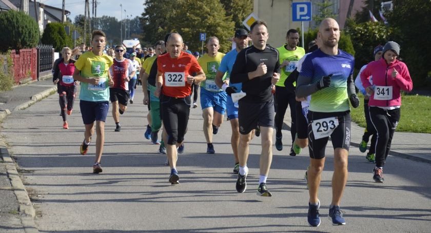 Święto biegania w Glinojecku. Zawodnicy walczyli o puchar burmistrza [zdjęcia]