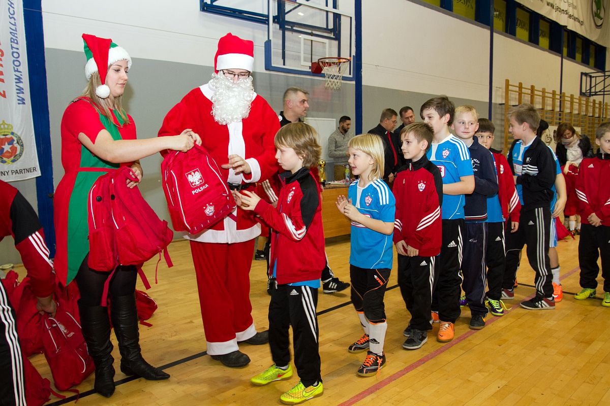 Piłkarskie Mikołajki w Football School Ciechanów (zdjęcia)