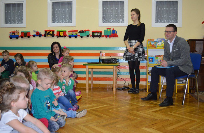 Znani ciechanowianie czytali przedszkolakom (zdjęcia)