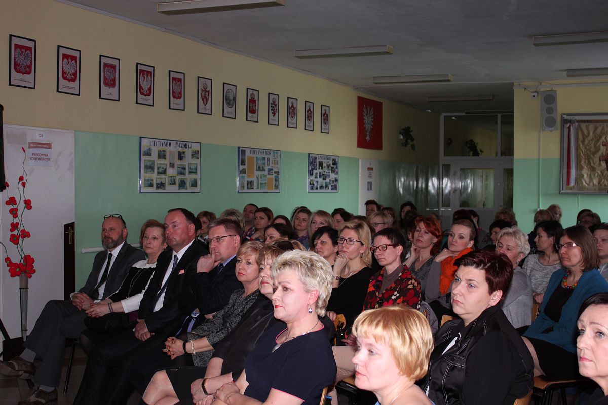 Prof. Jagoda Cieszyńska odwiedziła MZS nr2 w Ciechanowie. Rozmawiano o innowacji pedagogicznej