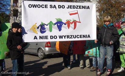 Żywność zastrajkowała! Strajk owoców i warzyw na ulicach Ciechanowa - relacja wideo