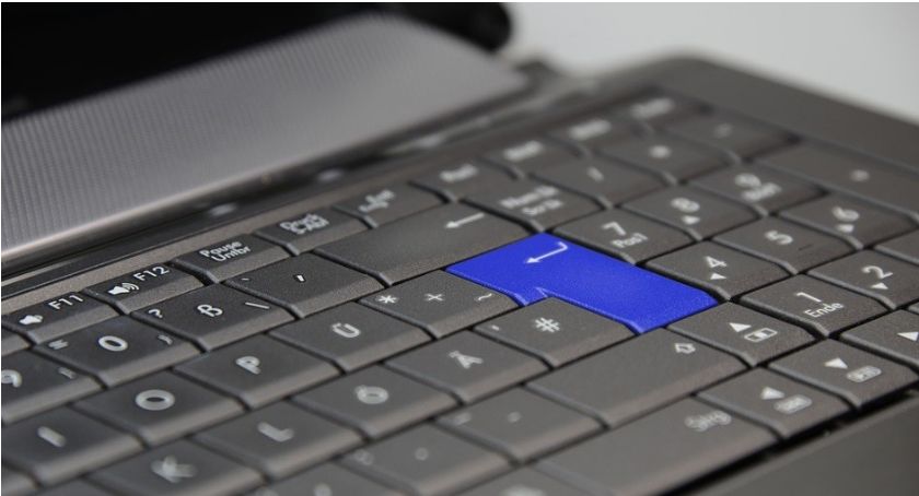 Kupił przez internet dwa telefony. Nie otrzymał żadnego