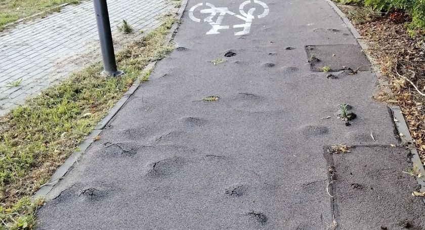 Wasze Info: Niebezpieczne wybrzuszenia na ścieżce rowerowej w Ciechanowie