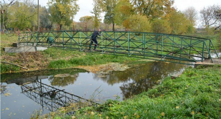 W Ciechanowie ruszył remont kładki na Łydyni