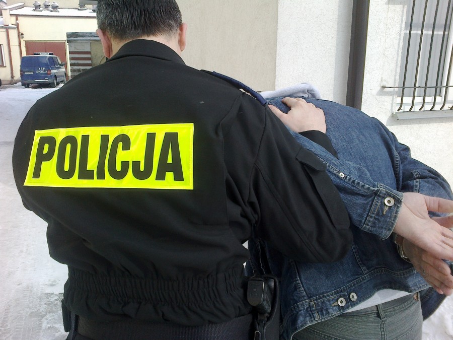 Pięć lat więzienia za zbicie szyby?