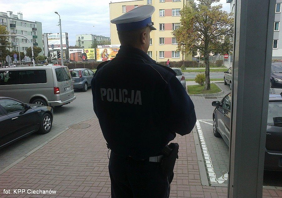 Kradzieże samochodów w Ciechanowie i Dreglinie