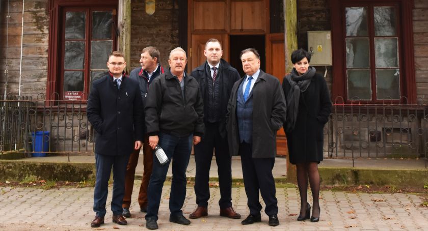 Co dalej z dworem? Spotkanie samorządowców w Koźniewie Wielkim [zdjęcia]