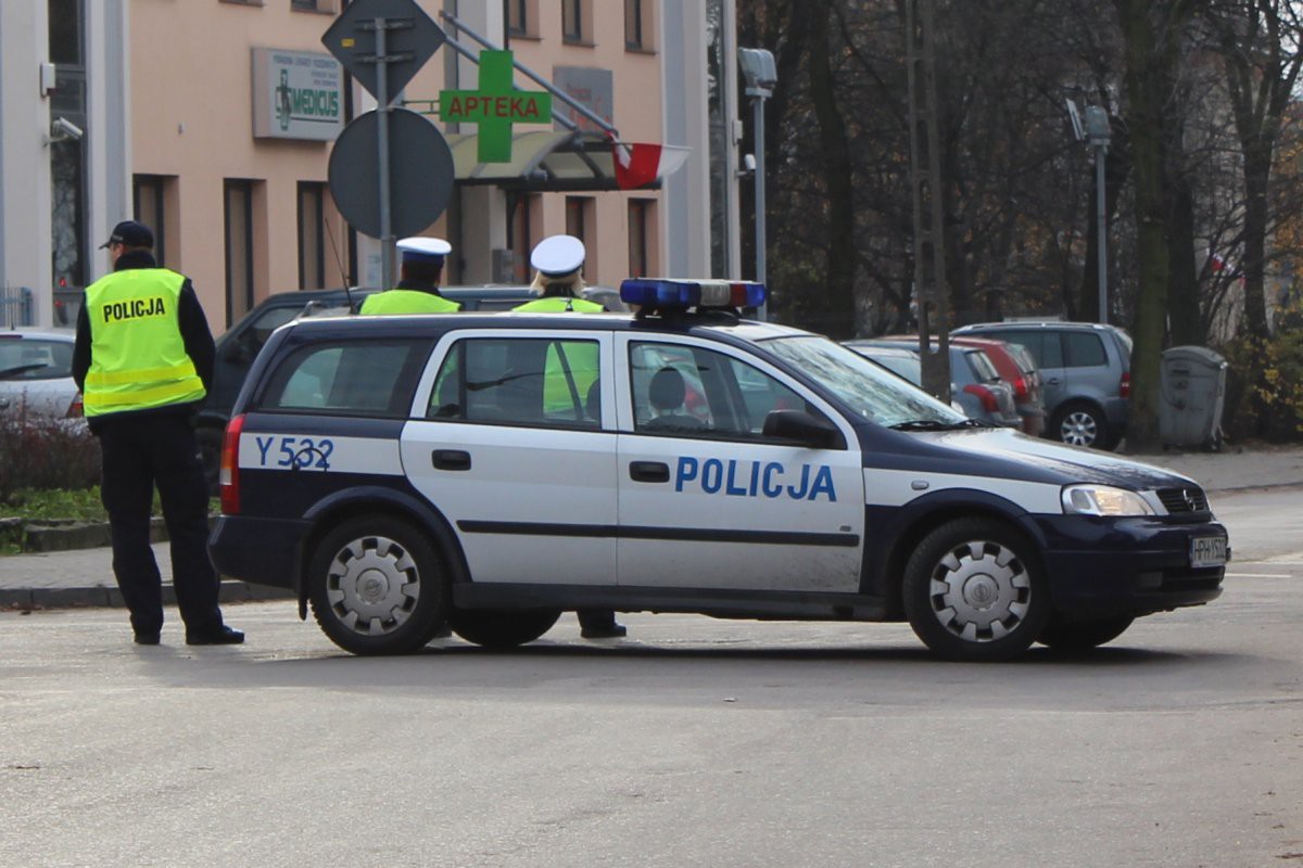 Kradzież, butelka wódki i utrudnianie ruchu