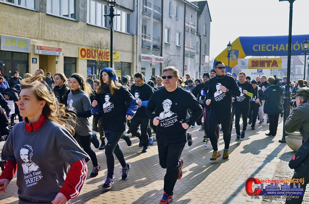 Setki ciechanowian na trasie biegu 