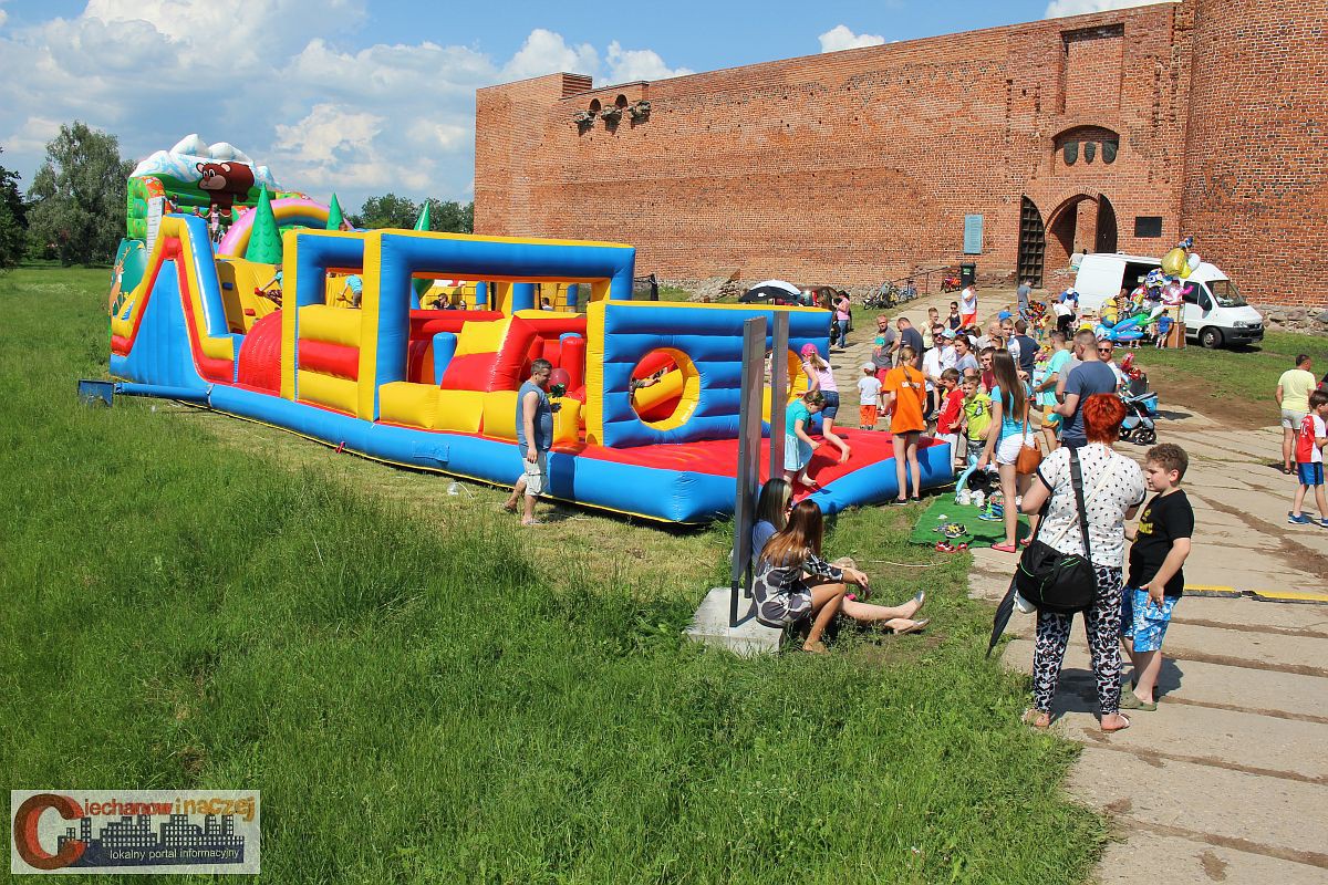 Najmłodsi ciechanowianie bawili się podczas imprezy na zamku (zdjęcia)