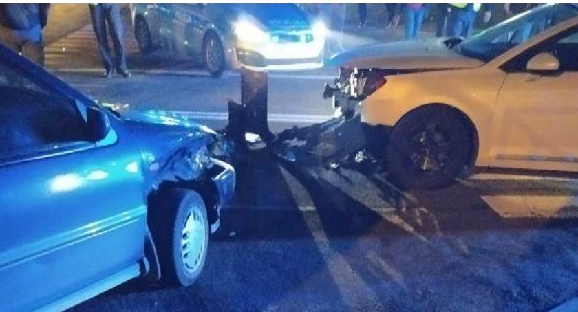 Zderzenie samochodów na skrzyżowaniu pod Ciechanowem [zdjęcia]