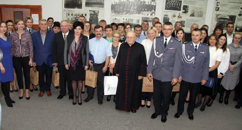 Nagrody dla pracowników cywilnych ciechanowskiej komendy policji