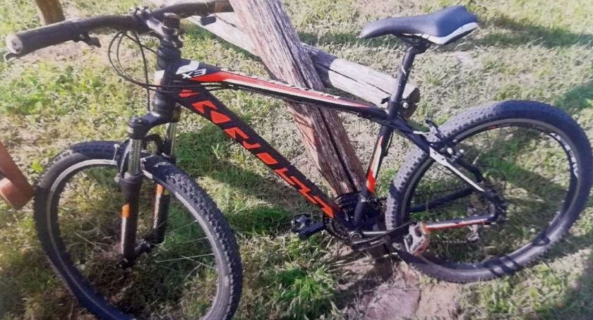 W centrum Ciechanowa skradziono rower. Policja szuka sprawcy