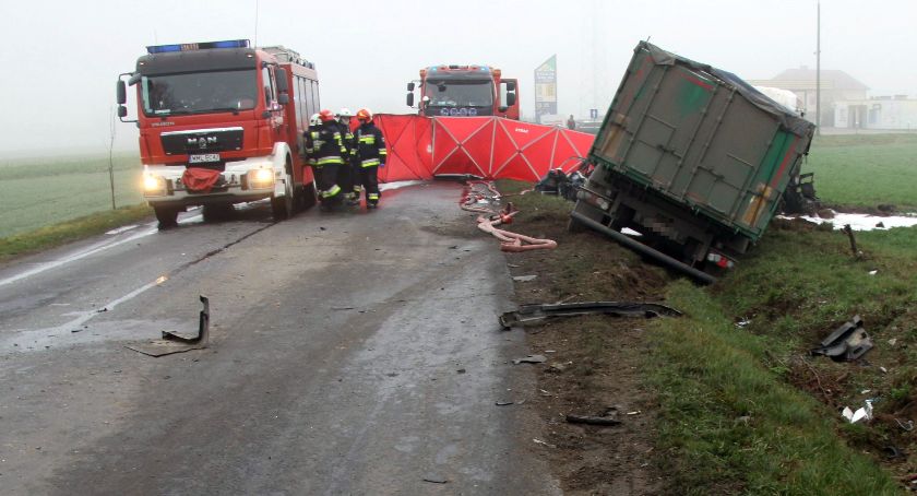 18-latek zginął w wypadku. Opel i Scania zapaliły się po zderzeniu