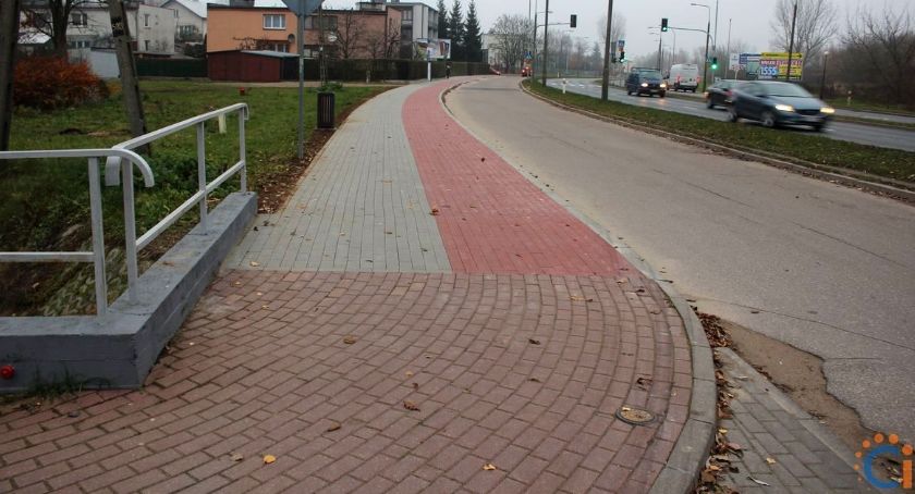 Na ul. Tatarskiej powstał kolejny fragment ciągu pieszo-rowerowego [zdjęcia]