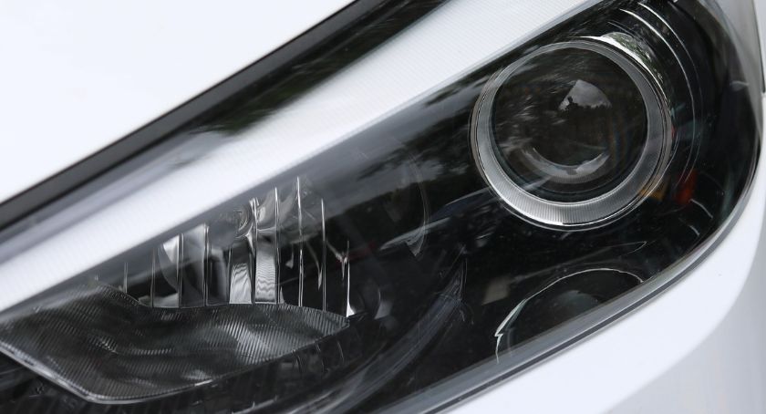 Ukradł reflektory z trzech pojazdów