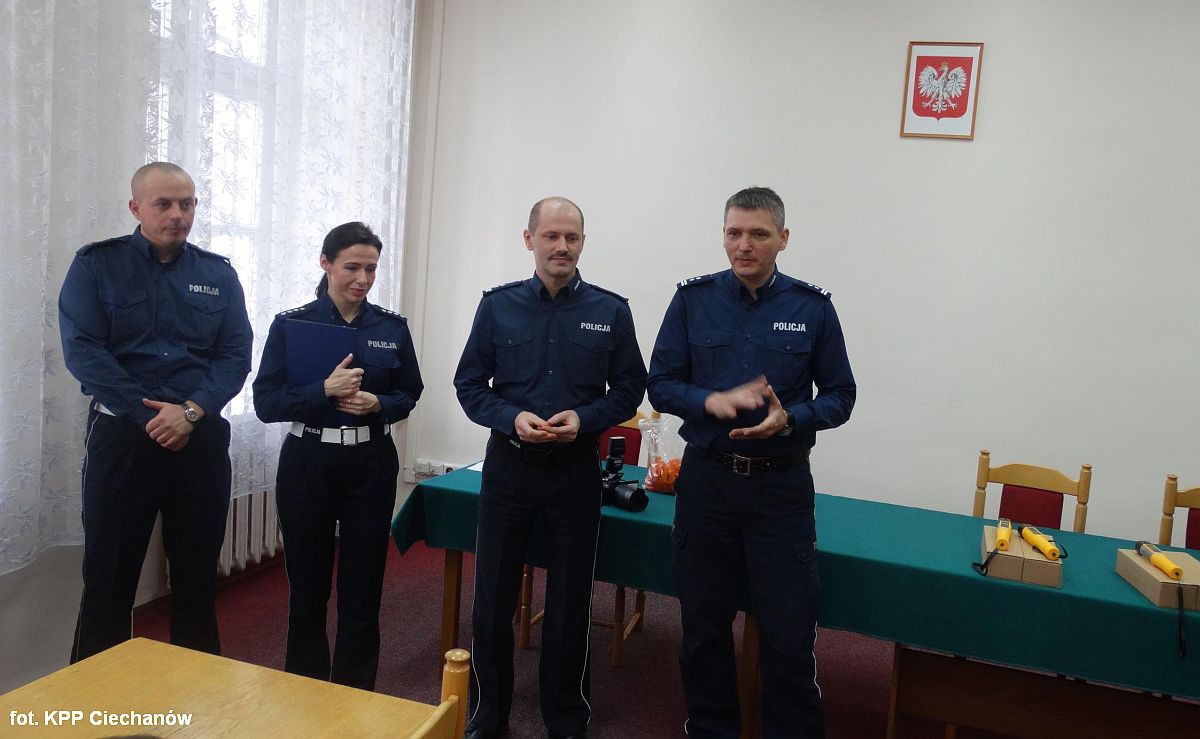 Policja z Ciechanowa ma nowe urządzenia do badania trzeźwości kierowców