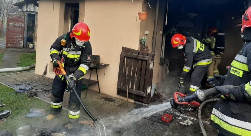 Pożar w budynku na osiedlu Słoneczne w Ciechanowie [zdjęcia]
