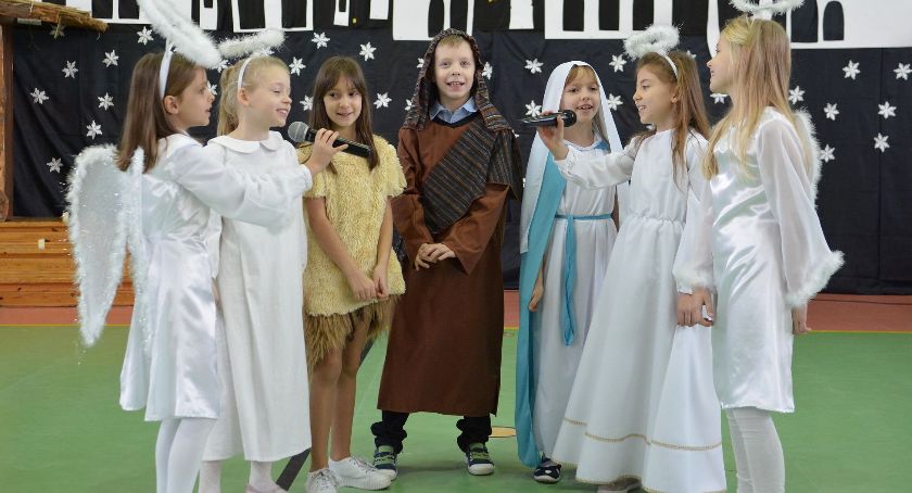 … A światłość w ciemności świeci… - Jasełka w SP 4 [zdjęcia]