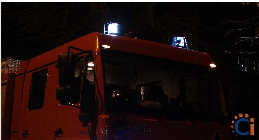 Pożar w bloku w Ciechanowie. Ktoś podpalił drzwi do mieszkania