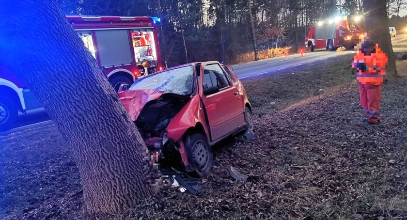 Dwie osoby ranne w wypadku pod Glinojeckiem [zdjęcia]