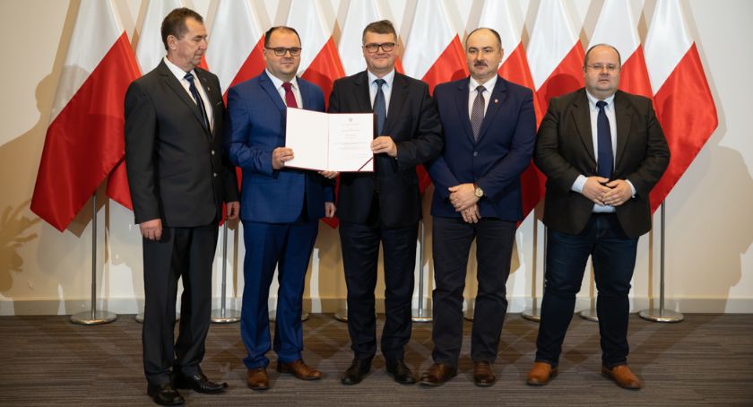 Nowe miasto w sąsiednim powiecie