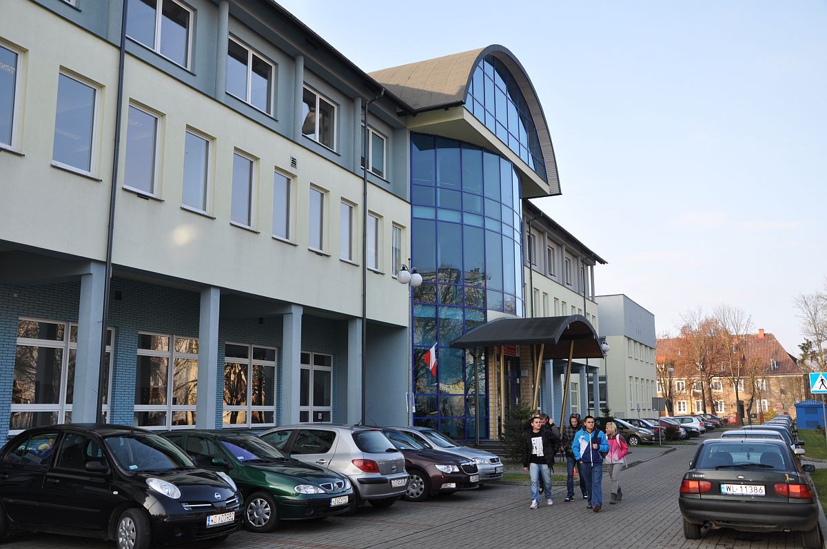 Państwowa Wyższa Szkoła Zawodowa w Ciechanowie - bezpłatnie, blisko, solidnie