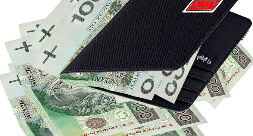 Ciechanowianka znalazła portfel z gotówką. Oddała go policji