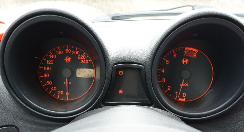 Ciechanowska policja ujawniła pierwsze auta z cofniętymi licznikami. Rekord to ok. 470 tys. km!