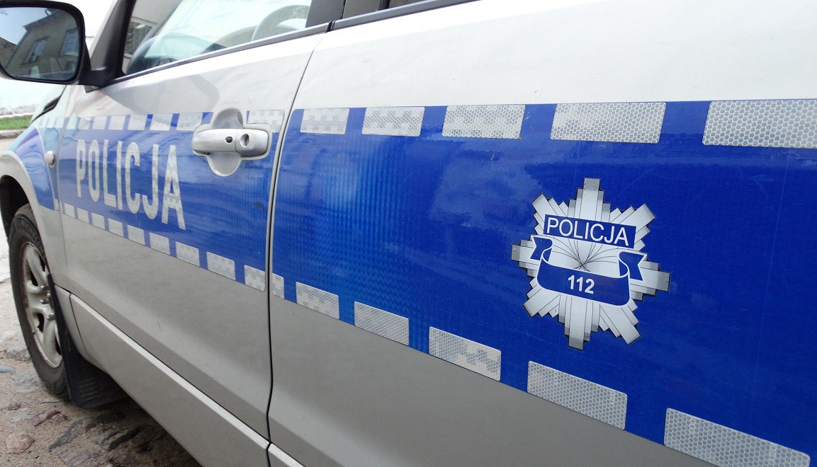 Włamywali się do samochodów w centrum Ciechanowa. Wpadli na gorącym uczynku