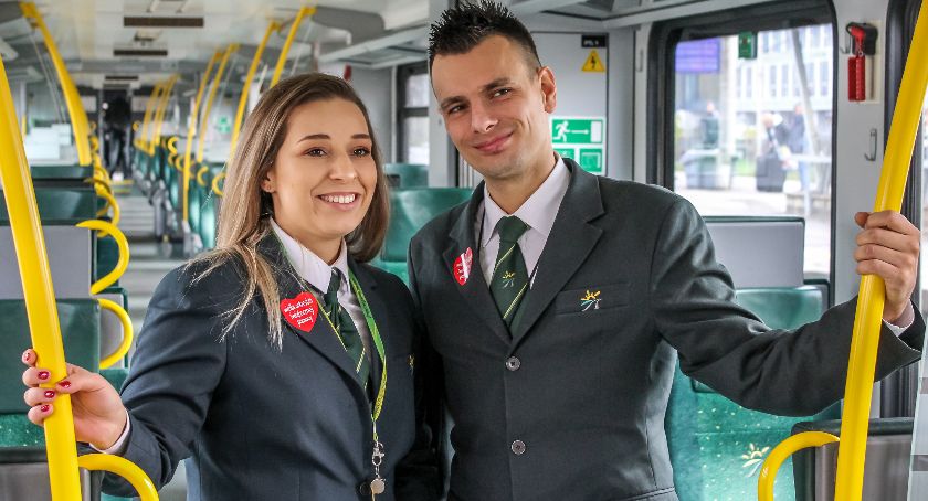 Wolontariusze mogą bezpłatnie podrózować pociągami Kolei Mazowieckich