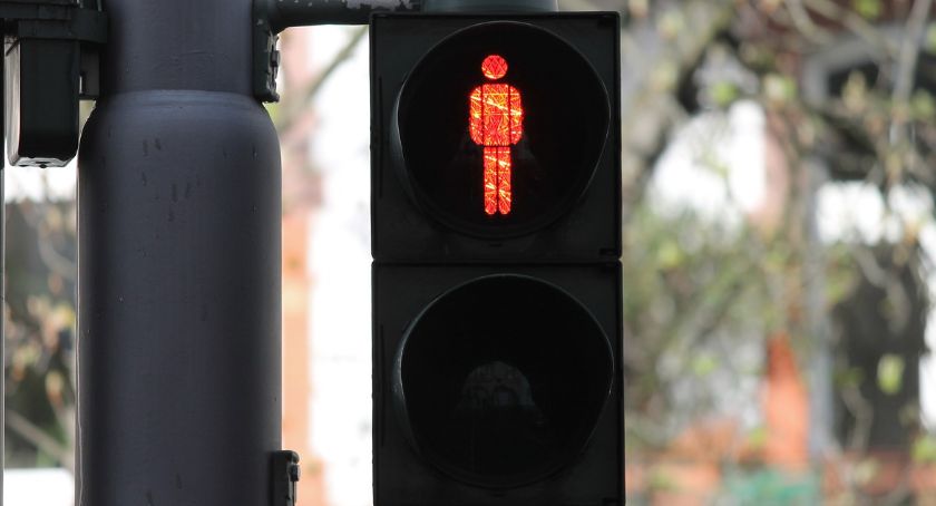 Wasze Info: Piesi muszą tu bardzo długo czekać na zmianę świateł