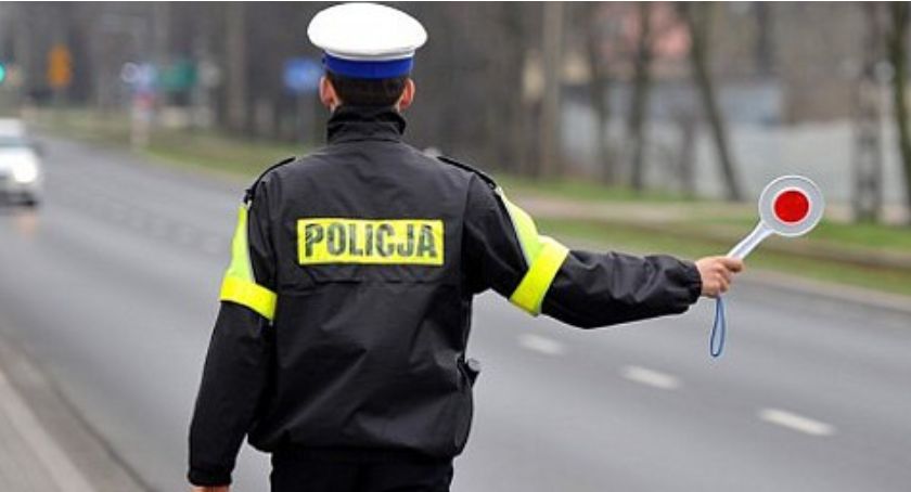 Policja zatrzymała Opla z cofniętym licznikiem