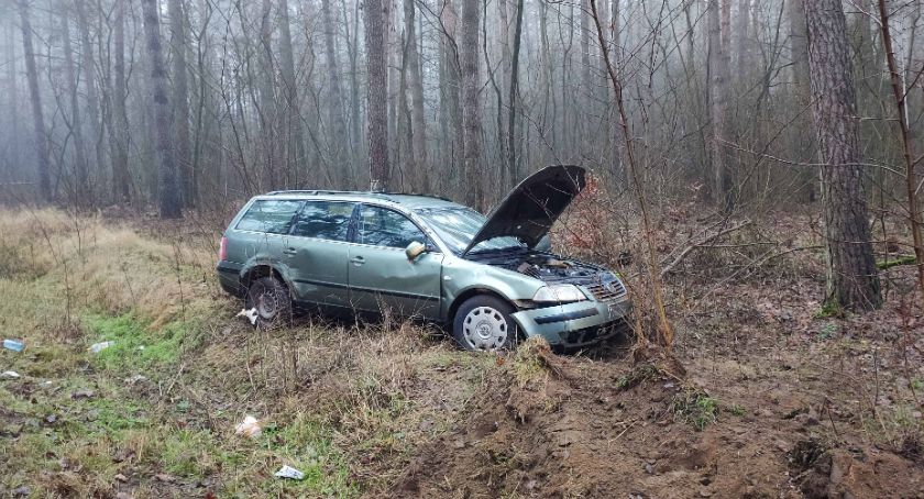 Chciał wyprzedzić, żeby nie uderzyć. Zderzenie dwóch Passatów [zdjęcia]