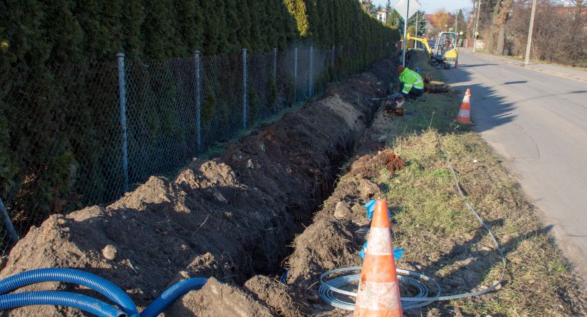 Na trzech ulicach w Ciechanowie powstaje nowe oświetlenie