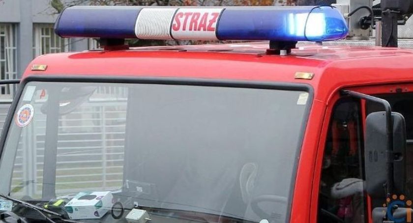 W Grudusku ciężarówka wjechała do rowu. Świadkowie uratowali życie kierowcy