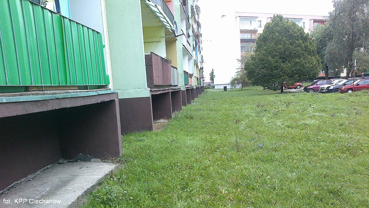 5-letnie dziecko wypadło z balkonu bloku na Sikorskiego (akt.)
