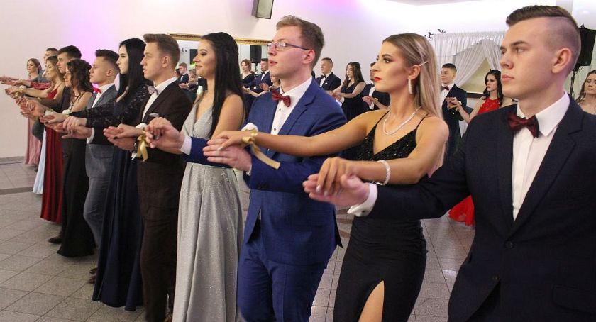 Studniówka 2020 w Zespole Szkół nr 1 w Ciechanowie [wideo/zdjęcia]