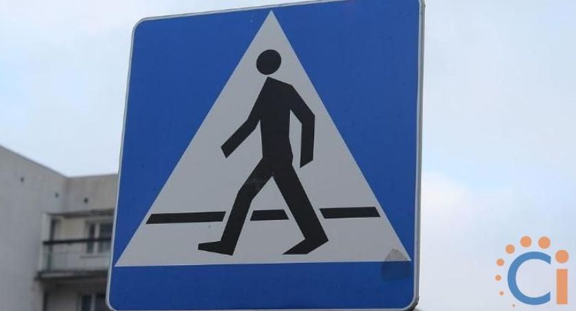 Potrącenie kobiety na przejściu dla pieszych