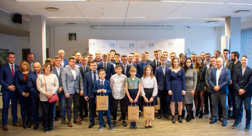 W Ciechanowie przyznano nagrody i stypendia za osiągnięcia sportowe 