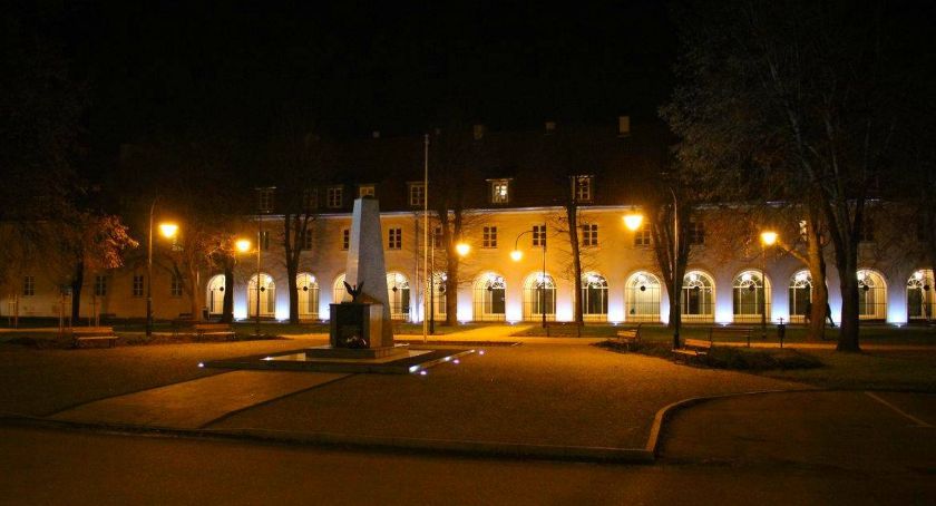 Miejska biblioteka działa już w Krzywej Hali