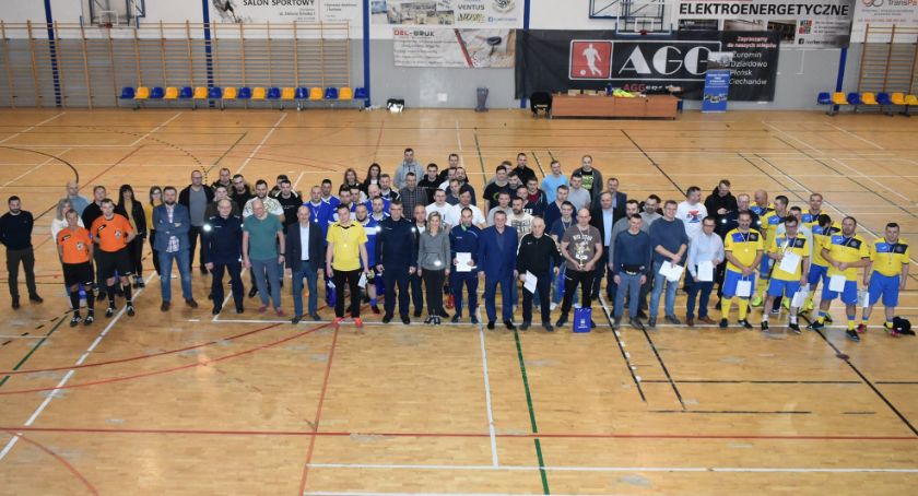 Policjanci walczyli na boisku. Ciechanowska komenda poza podium [zdjęcia]