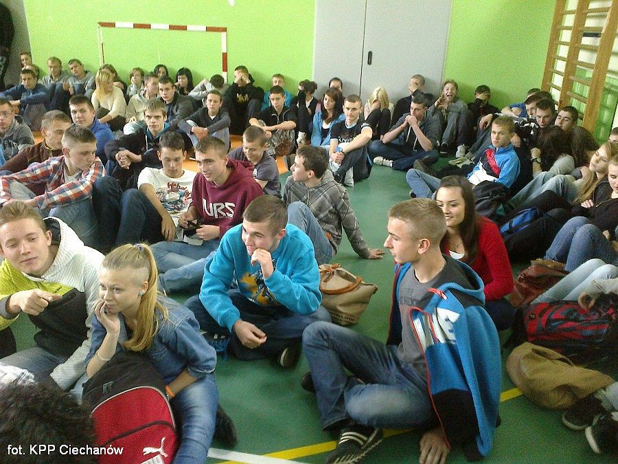 Mali goście w ciechanowskiej komendzie; policja odwiedziła ZS 3