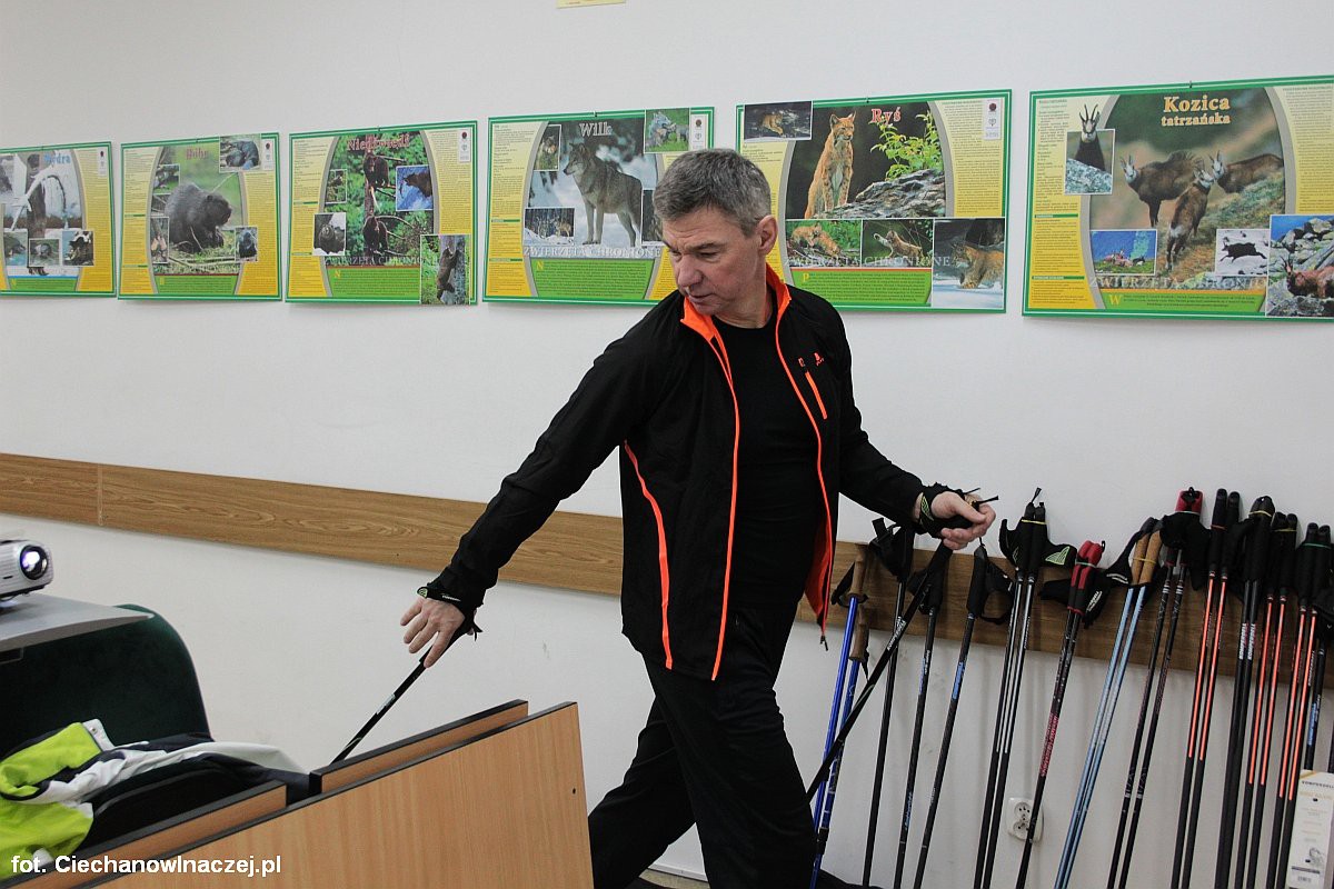 Nordic Walking i Krzysztof Człapski na Uniwersytecie Trzeciego Wieku
