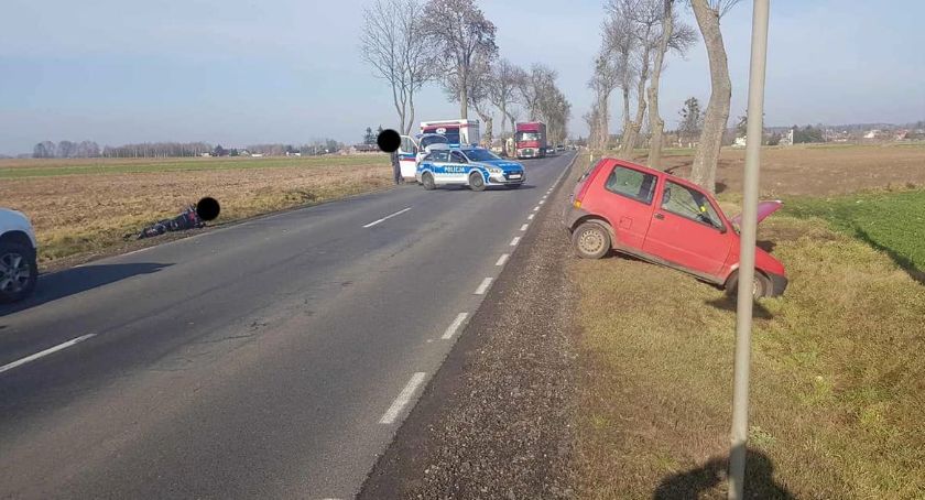 Motocykl zderzył się z Fiatem podczas wyprzedzania [zdjęcia]