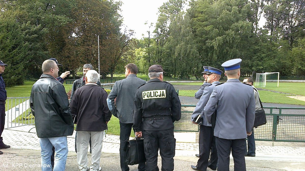 Policyjne przygotowania do meczu MKS Ciechanów - Polonia Warszawa