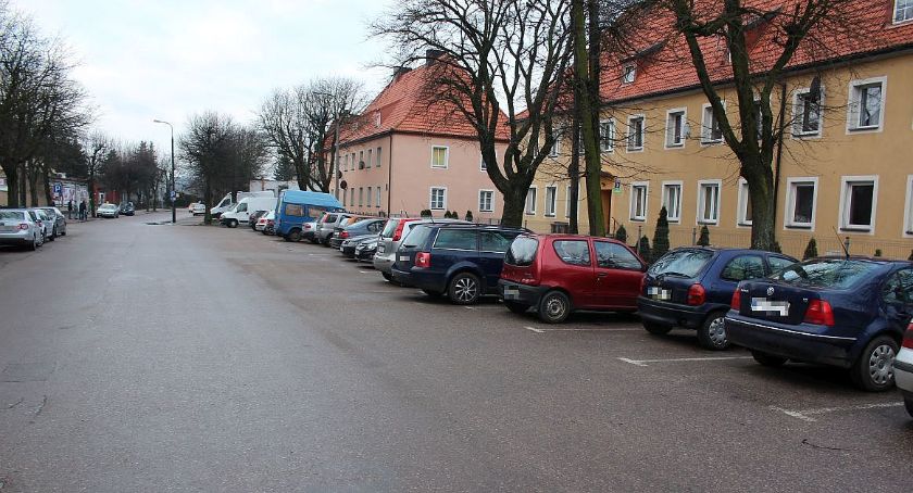 Niesprawne samochody do usunięcia z parkingu w Ciechanowie